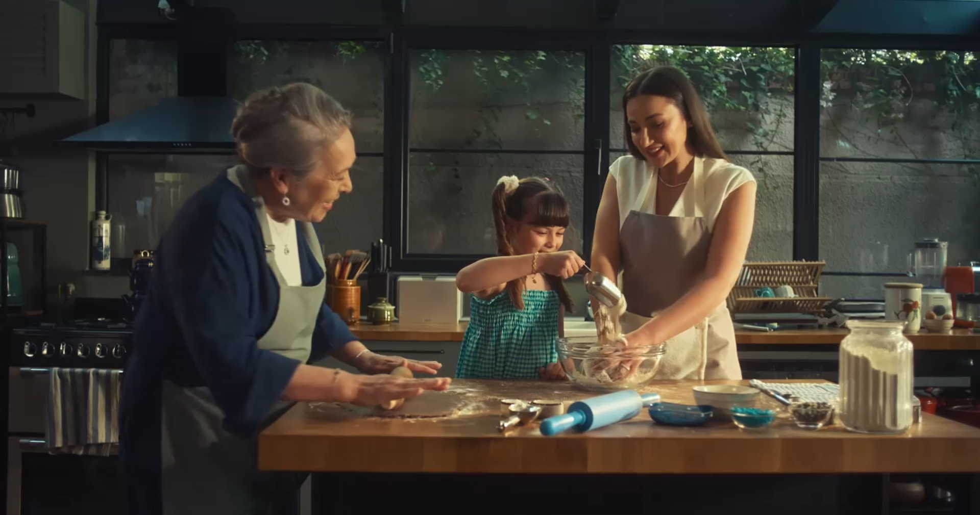 Astra Anneler Günü